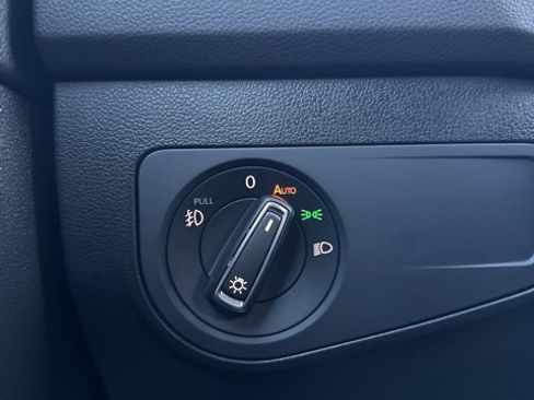 Used 2021 Volkswagen Tiguan SE R-Line image 34