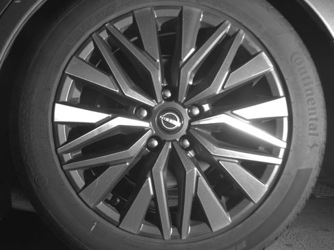 Used 2025 Nissan Altima 2.5 SV FWD image 14