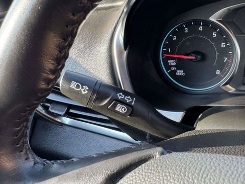 Used 2022 Chevrolet Traverse LT FWD image 24