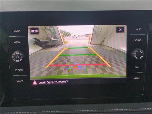 Used 2025 Volkswagen Taos SE FWD image 14