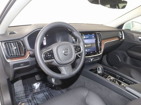 Used 2024 Volvo V60 B5 Cross Country Plus image 27