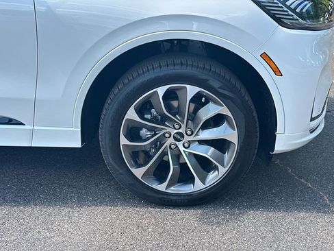 New 2026 Lincoln Aviator AWD image 13
