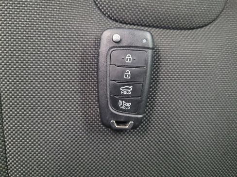 Used 2025 Hyundai Elantra SE FWD image 32