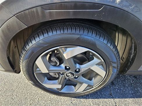 Used 2023 Hyundai Venue SEL image 18