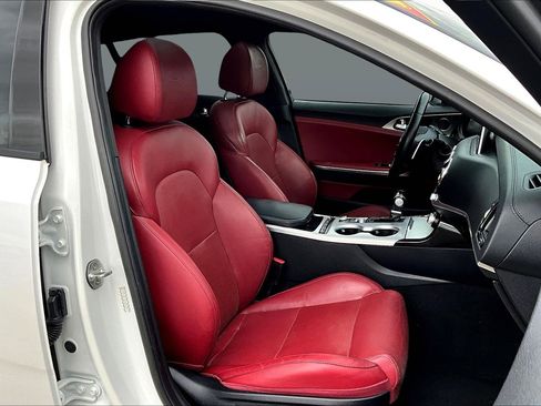 Used 2018 Kia Stinger GT1 image 7