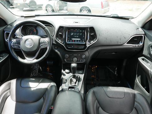 Used 2019 Jeep Cherokee Limited AWD/4WD image 10