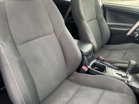 Used 2018 Toyota RAV4 XLE FWD image 14