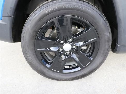 Used 2022 Jeep Compass Latitude image 7