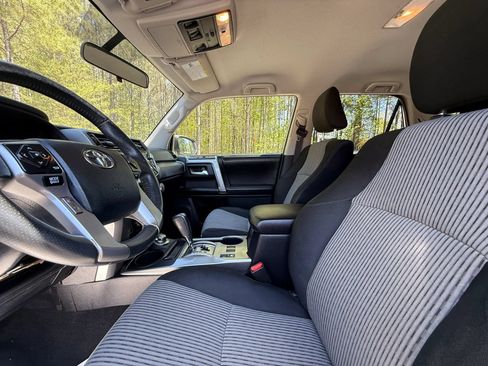 Used 2015 Toyota 4Runner SR5 AWD/4WD image 12