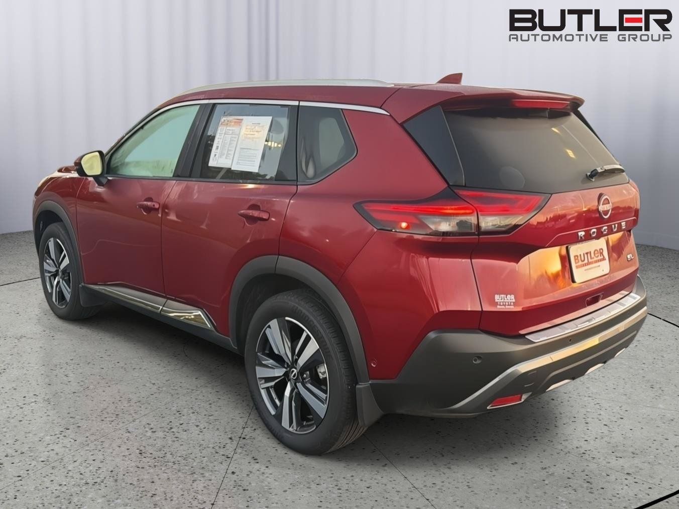 Used 2023 Nissan Rogue SL w/ SL Premium Package FWD image 4