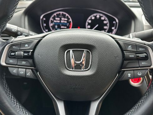Used 2018 Honda Accord Touring image 35