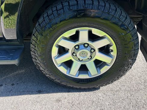 Used 2016 Toyota 4Runner Trail Premium AWD/4WD image 30