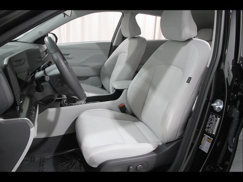 Certified 2025 Hyundai Kona SEL AWD/4WD image 5