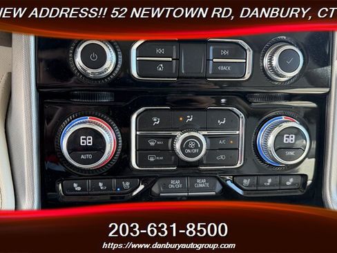 Used 2023 GMC Yukon XL Denali AWD/4WD image 13