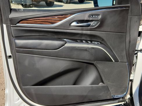 Used 2023 Cadillac Escalade ESV Premium Luxury Platinum image 11