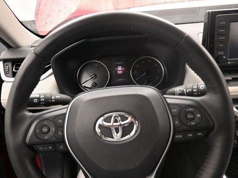 Used 2020 Toyota RAV4 XLE image 11