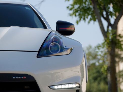 Used 2018 Nissan 370Z NISMO image 18