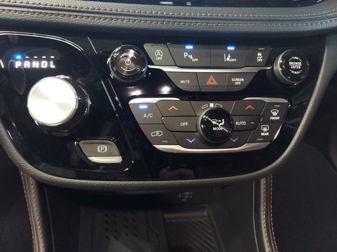 New 2026 Chrysler Pacifica Pinnacle image 36