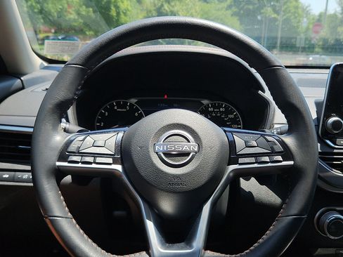 Certified 2023 Nissan Altima 2.5 SR FWD image 18