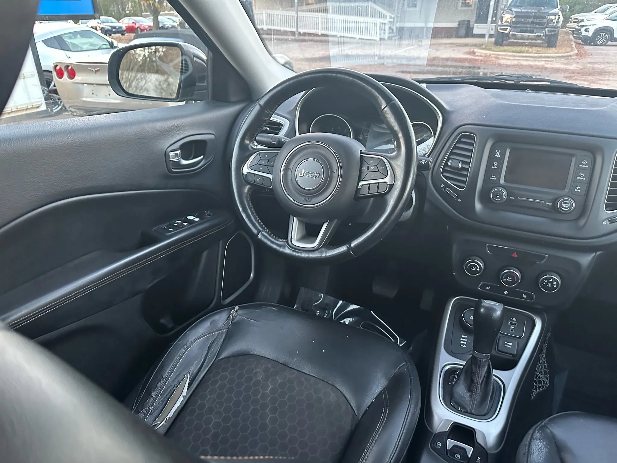 Used 2018 Jeep Compass Latitude w/ Cold Weather Group AWD/4WD image 21