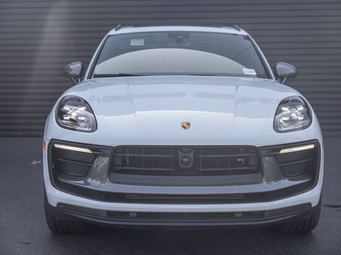 Certified 2024 Porsche Macan Turbo AWD/4WD image 7