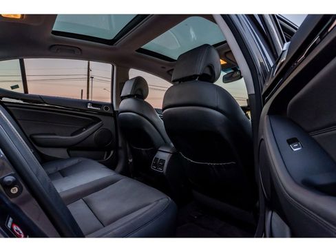 Used 2015 Kia Cadenza Premium image 17