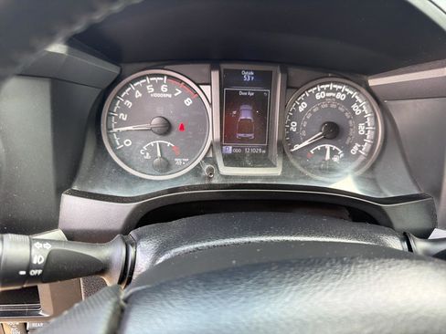 Used 2017 Toyota Tacoma TRD Off-Road w/ Tow Package (A/T) image 26