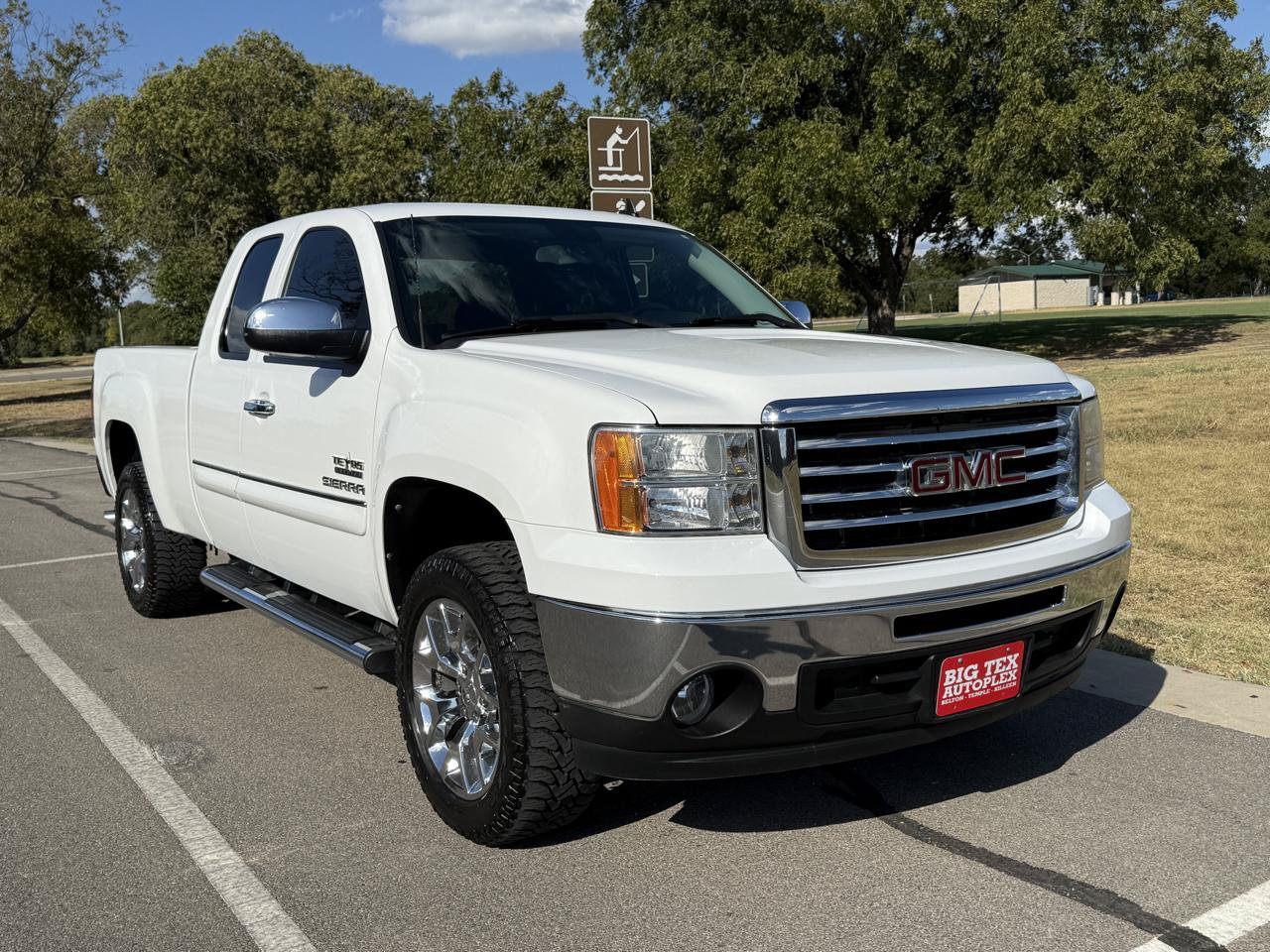 Used 2010 GMC Sierra 1500 SLE w/ Texas Edition RWD image 2