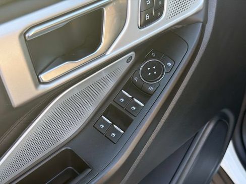 Used 2020 Ford Explorer Platinum w/ Premium Technology Package AWD/4WD image 19