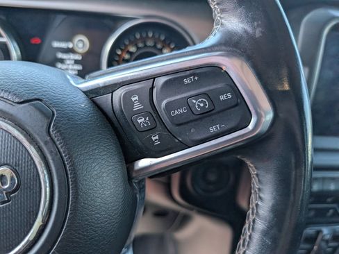 Used 2021 Jeep Wrangler Unlimited Sahara AWD/4WD image 12