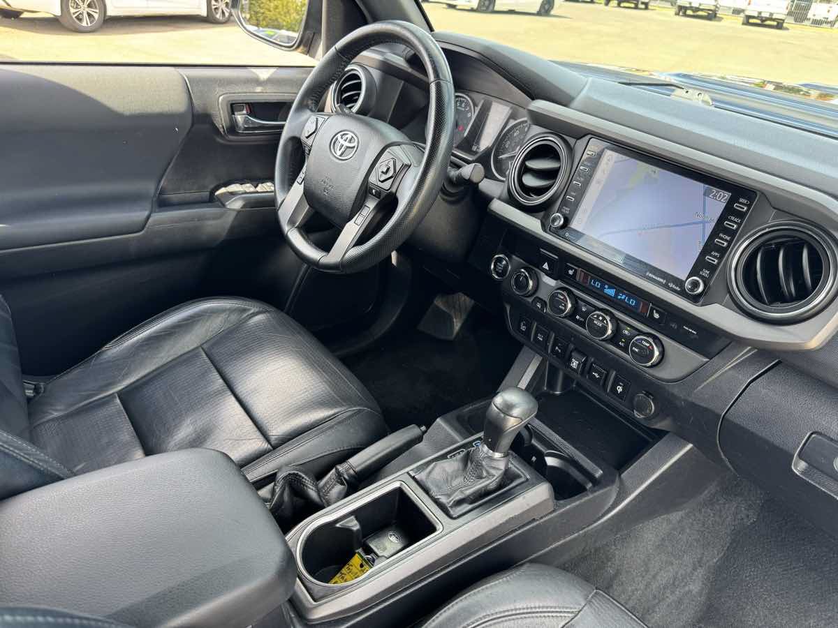 Used 2022 Toyota Tacoma TRD Sport w/ TRD Premium Sport Package AWD/4WD image 16