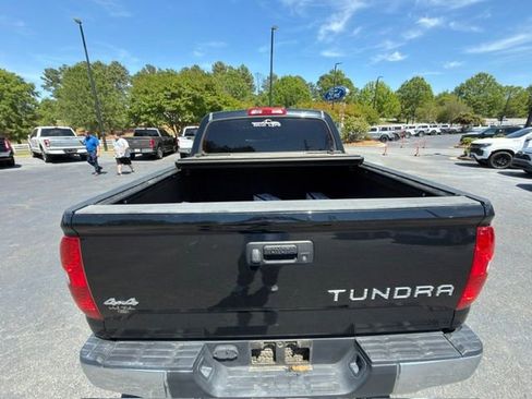 Used 2018 Toyota Tundra SR5 w/ SR5 Upgrade Package AWD/4WD image 17