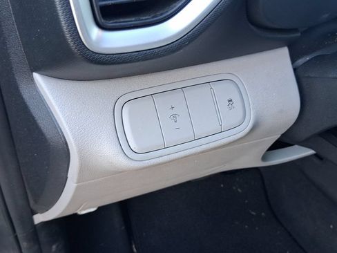 Used 2023 Hyundai Venue SEL FWD image 14