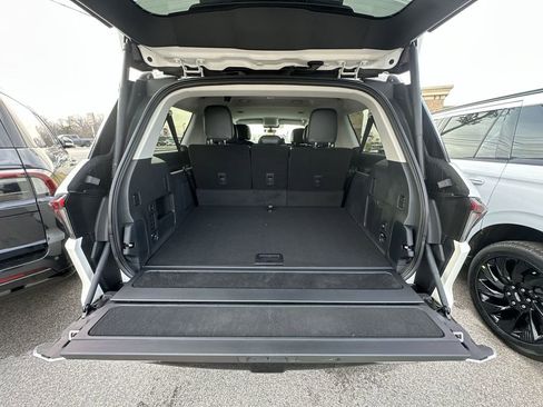 New 2026 Lincoln Navigator L Premier AWD/4WD image 24