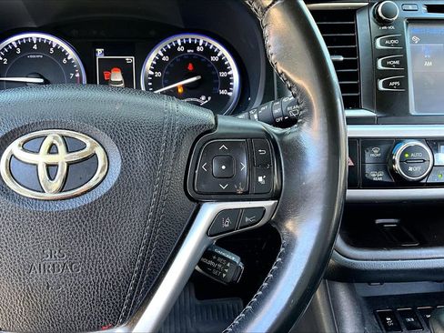 Used 2017 Toyota Highlander XLE image 11