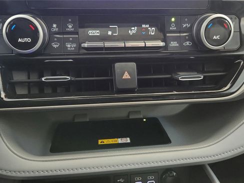 Certified 2024 Toyota Highlander XLE image 44