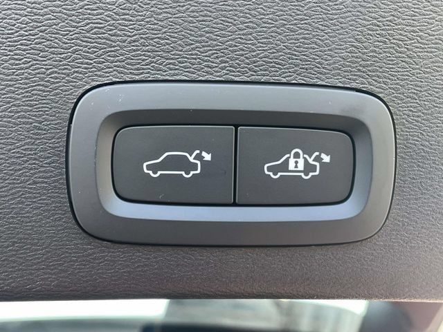 Certified 2023 Volvo XC40 B5 Ultimate w/ Protection Package Premier AWD/4WD image 11