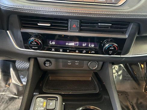 Used 2024 Nissan Rogue SV image 22