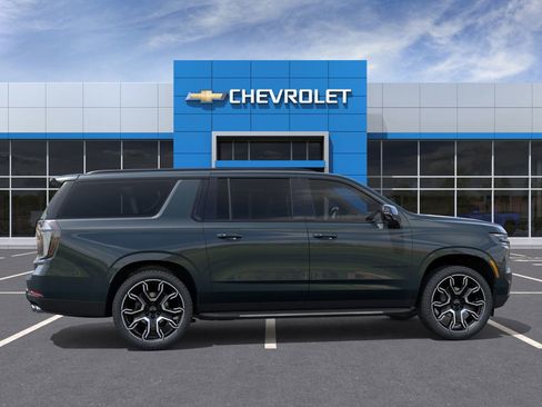 New 2026 Chevrolet Suburban RST w/ RST Capability Package AWD/4WD image 5