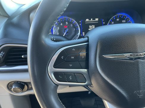 Used 2023 Chrysler Voyager LX image 24