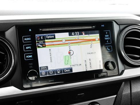 Used 2018 Toyota Tacoma SR5 RWD image 17