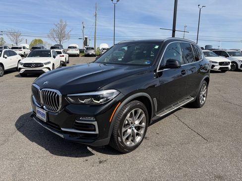 Used 2021 BMW X5 xDrive40i w/ Premium Package image 3