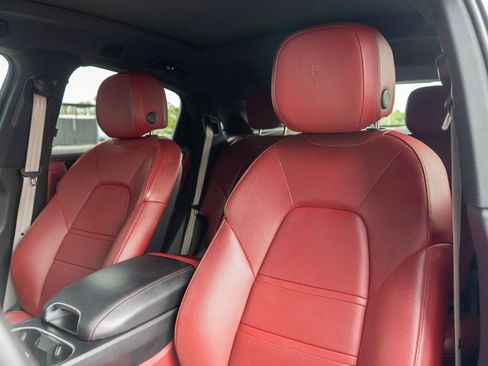 Certified 2023 Porsche Cayenne Platinum Edition w/ Premium Package Plus image 4