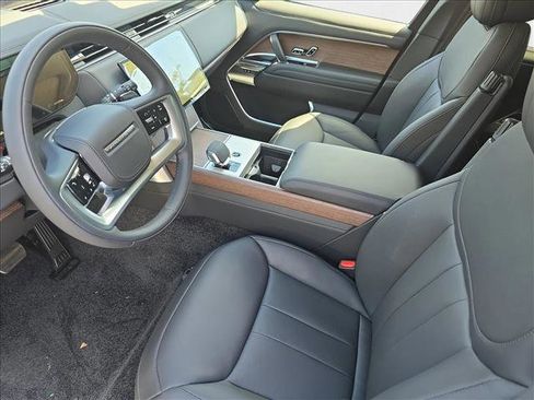 New 2025 Land Rover Range Rover Long Wheelbase SE image 17