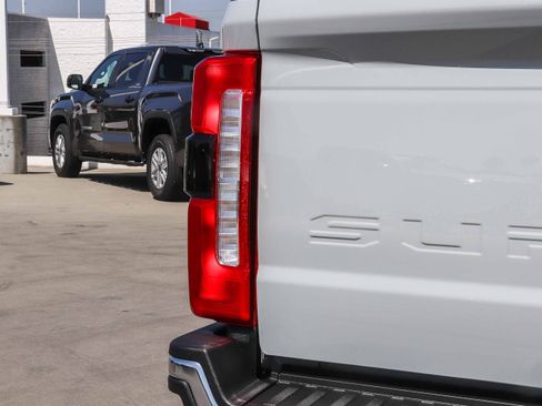 Used 2025 Ford F250 Lariat AWD/4WD image 9