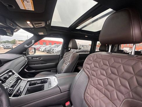 Certified 2025 Nissan Armada Platinum AWD/4WD image 14