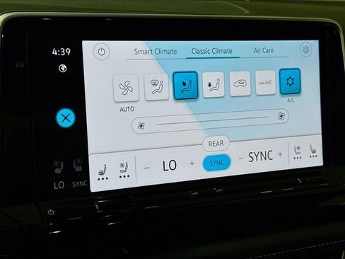 Used 2025 Volkswagen Atlas SE image 13