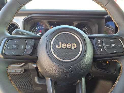 Used 2024 Jeep Wrangler Unlimited w/ Convenience Group image 16