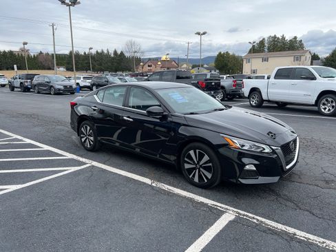 Used 2022 Nissan Altima 2.5 SV w/ SV Premium Package image 8