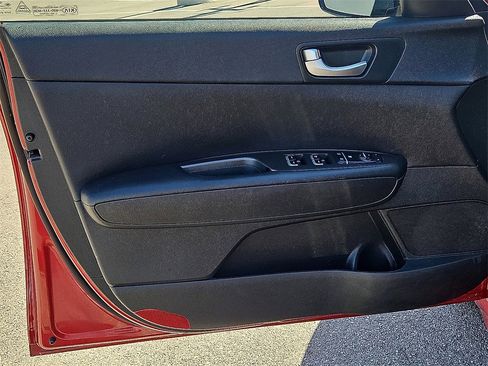 Used 2018 Kia Optima S w/ Panoramic Sunroof Package image 19